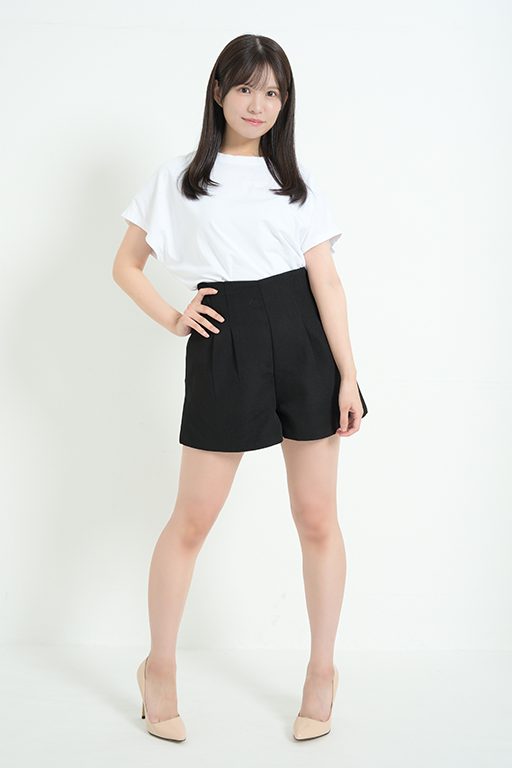 岡本 彩夏 宣材写真